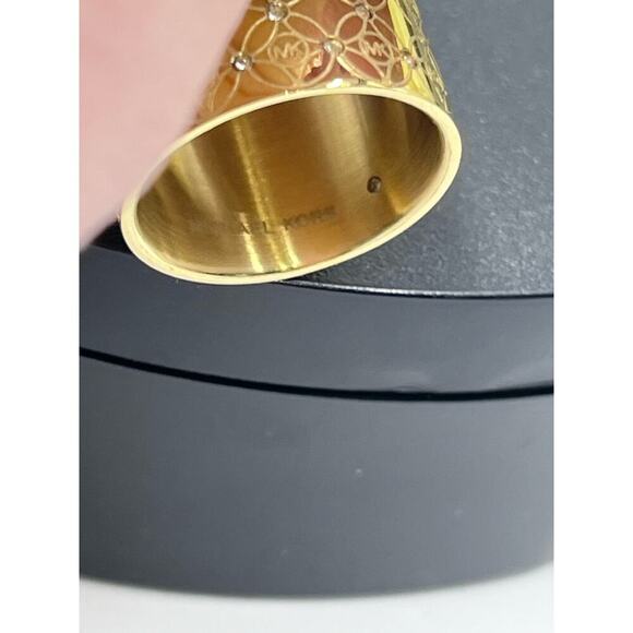 Michael Kors Gold Plated‎ Pave
Monogram Heritage Band Barrel Cigar Ring size 7 - Picture 6 of 10